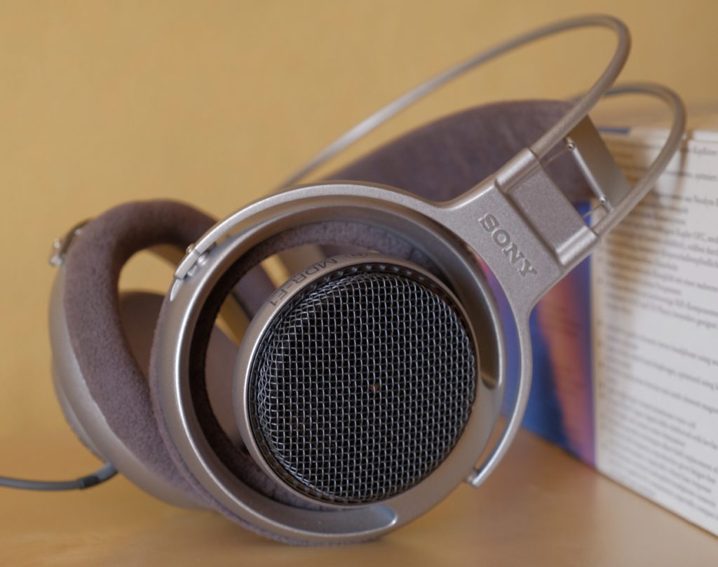 Sony MDR-F1 – Over-ear Mania